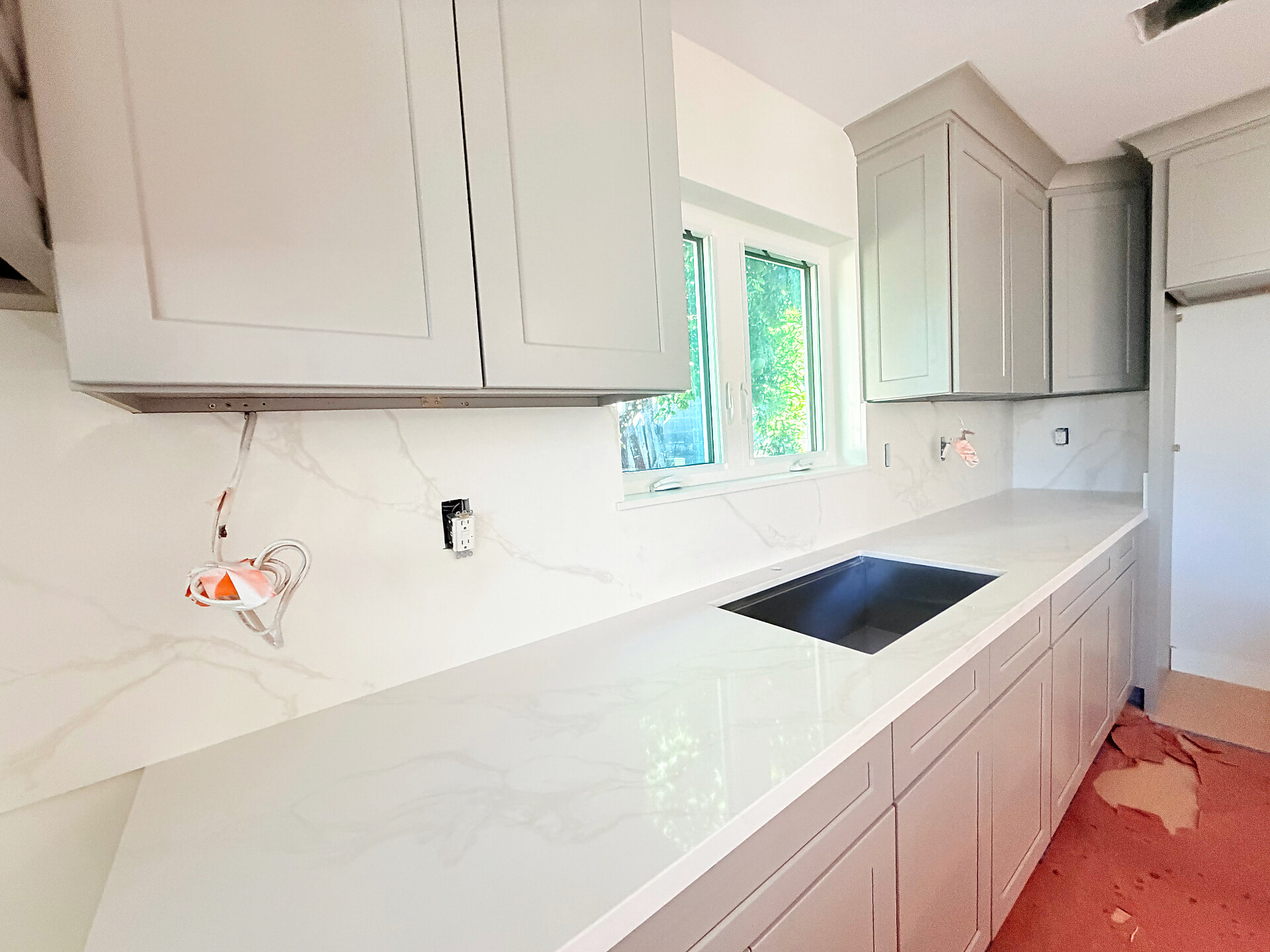 Calacatta quartz countertop and full-height backsplash with undermount sink